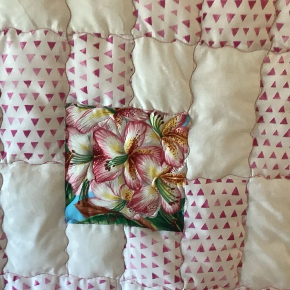NWT. Hand Craffted Beautiful Floral Print Quilt